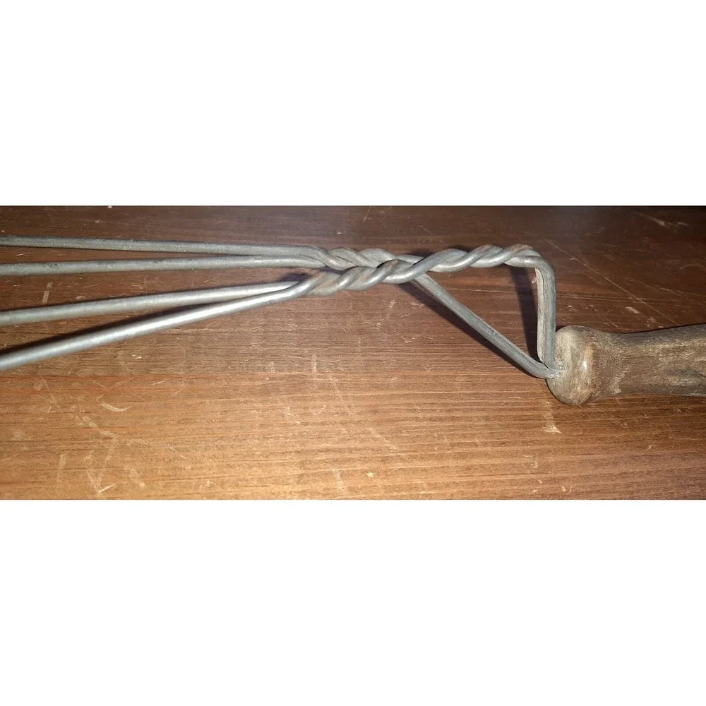 Vintage Large Wire Rug Beater Pillow Fluffer Wooden Handle 25